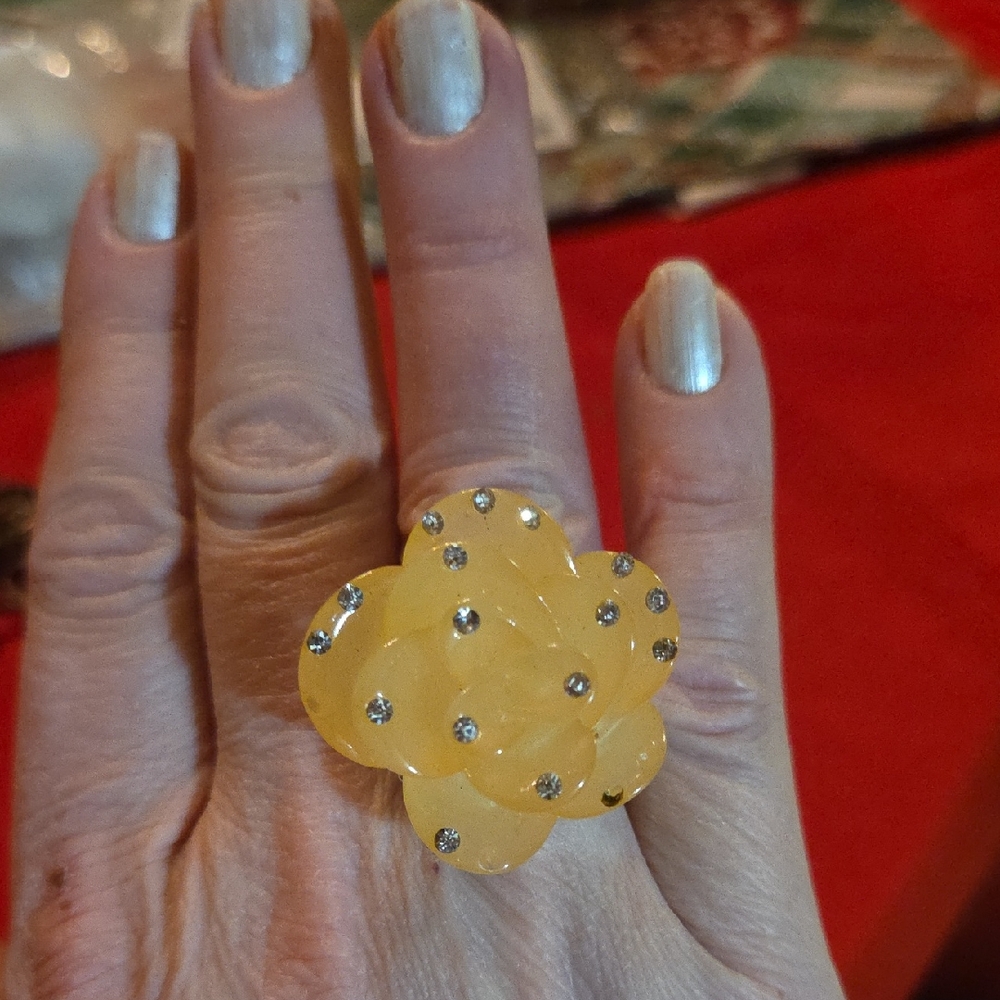 Vintage New Size 7 Elegant Yellow Floral Ring with Cz Accents
